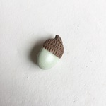 陶器ブローチ どんぐり