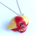 ひと匙すくったオムライスのネックレス＊真ん中かけ＊フェイクフード