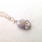 リネンと刺繍の花刺繍のバックチャーム＆ブローチ   A