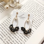 ブラックフラワーとコットンパールのフープイヤリング/ピアス