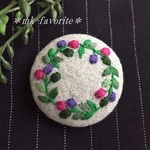 🌿オリーブの実リース・手刺繍くるみボタンブローチ