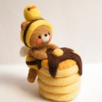 ホットケーキにのったはちくまちゃん　羊毛フェルト