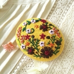 手刺繍ブローチ★チョコレート秋桜の丘