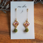 モロッカンモチーフ&グリーンフロッキービーズ　ピアス/イヤリング