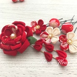 八重の花❁つまみ細工 髪飾り❁ えんじ＆生成＆柄 *成人式*七五三