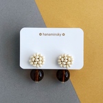 まが玉ビーズのイヤリング／ピアス(白)