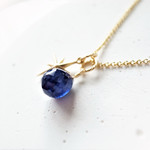 クリスマス特集掲載【残り4・Mサイズ】ブルーサファイア　ドロップ　光芒星チャーム　14kgf40cmネックレス