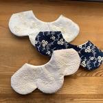 刺繍生地で作った花びら もくもく ベビースタイ(*´꒳`*)