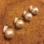2色のコットンパール 超シンプルイヤリング