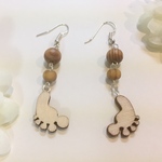 足のウッドピアス／イヤリング