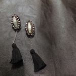 秋冬ロング ビーズ刺繍ピアス