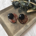 【ピアス／イヤリング】黒とマーブルブラウン