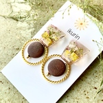 お花のブラウンピアス