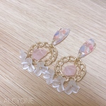 モルガナイトとお花の耳飾り
