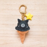 【季節限定】くろねこのアイスキーホルダー(黒ごま味)
