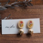 ベージュの耳飾り　ピアス/イヤリング