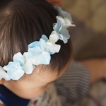 【３】ブルーホワイトの花かんむり◇赤ちゃんとキッズのためのアクセサリー