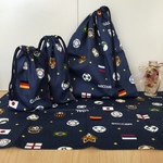 サイズ指定はオプションから【給食3点セット】紺色 サッカー柄 国旗 旗 星 サッカーボール ★ w30×35cm給食着袋ランチョンマットコップ袋