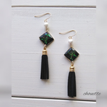 タッセルピアス 黒 レジン