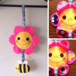 お花とハチの吊り下げおもちゃ