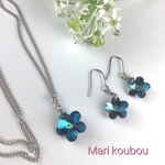 スワロフスキー、flowerネックレスとピアス(イヤリング)