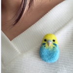  《受注制作》インコさんの羊毛フェルトのブローチ いつも一緒だよ♪（セキセイ）