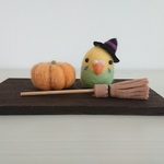 【羊毛フェルト】セキセイインコのハロウィン飾り