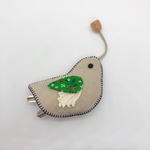 鳥のキーケース  生成り・緑の羽