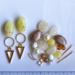 *1点限定* /ビーズ アソート/ ハンドメイド パーツ ビーズ アクリル 素材 ピアス イヤリング おおぶり 秋冬 三角チャーム ゴールド イエロー系