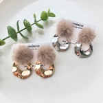 再販𓐍グレージュ　ファー×メタルフープ𓐍ピアス  イヤリング  大振り　秋　冬     