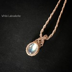 ホワイトラブラドライト macramé ペンダント