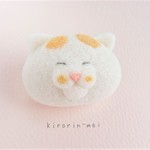 大きなほっぺた♪　茶ぶちねこさんのブローチ（再）