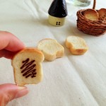 チョコがけ食パンのパンブローチ