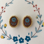  刺繍の耳飾り(ピアスorイヤリング)／レトロフラワー・ダークブラウン