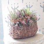 小さなお花のバスケット花束植え