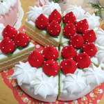 レビュー２００祝♪yumiko **フェルト☆側面マグネット入り♪いちごのホールケーキ（16㎝）♪