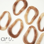 [S1903-11]【6個】 変形 オーバル アクリルチャーム ベージュ マーブルカラー