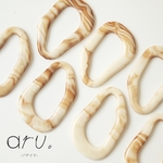 [S1903-11]【6個】 変形 オーバル アクリルチャーム アイボリー マーブルカラー