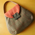 ヌメ革持ち手♪秋色グレンチェックのミニおにぎりバッグ（生地のお試し用作品）