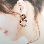 再販スクエアべっ甲とフープのチタンピアス