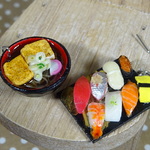 お寿司（大）ときつね蕎麦のセットピアス