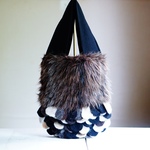 フェルトの鱗バッグ（black）   