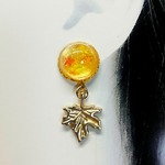 紅葉散る耳飾り　小　ピアス／イヤリング