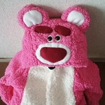 ショッキングピンクのくま着ぐるみ