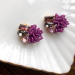 ハーフムーンのビーズ刺繍イヤリング・ピアス