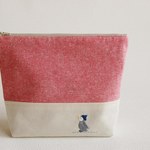 よちよちペンギン手刺繍のポーチ　（レッド）
