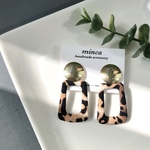 再販𓐍ゴールド×レオパード𓐍ピアス/イヤリング 大ぶり オータム 秋 冬  ヒョウ柄　ハラコ  アニマル　淡色　人気　ニュアンス