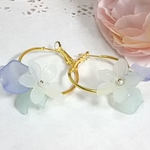 花びらのフープピアス・ブルー