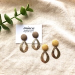𓐍小ぶり　ゴールドドロップ𓐍ベージュ　マスタード　ピアス/イヤリング 大ぶり オータム 秋 