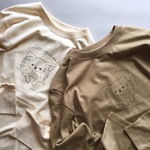 ロングスリーブＴシャツ【リブなしタイプ】「チワワ」-j'aime les chiens- 手描きデザイン  カラー/ナチュラルorサンドカーキ  Mサイズのみ（5.6oz）